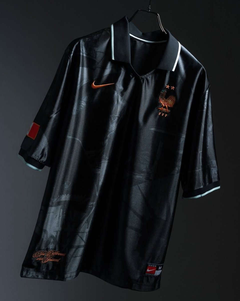 uppersnkrs's tweet photo. Restock du maillot rétro de l’Équipe De France dans TOUTES LES TAILLES ! 🏃💨

Lien affilié : https://t.co/N82JN9BgGN https://t.co/38KISJj2sr