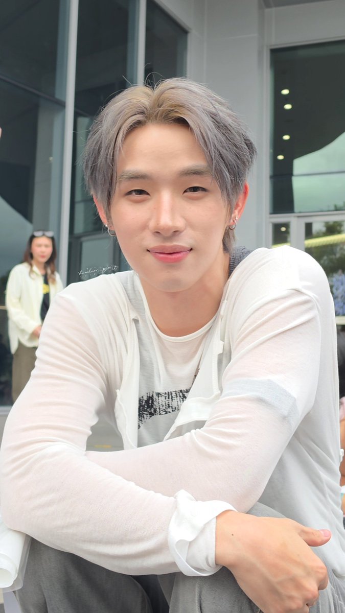 bambam_pjm's tweet photo. ฮงพี่ไม่ไหว!! มือสั่นไปหมด🫣 @hongshihoshi03

LYKNxLYKYOU BOOK FAIR
#hongshihoshi #LYKN 
#งานมหกรรมนิยายนานาชาติ2026xLYKN https://t.co/BA47wFo3Lb