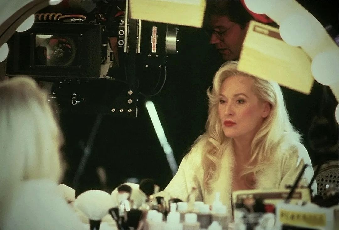 Madherrr's tweet photo. Some of Meryl Streep's behind the scene photos from 'Death Becomes Her' 

The film was released 34 years ago, today! https://t.co/w8SXtRRfih