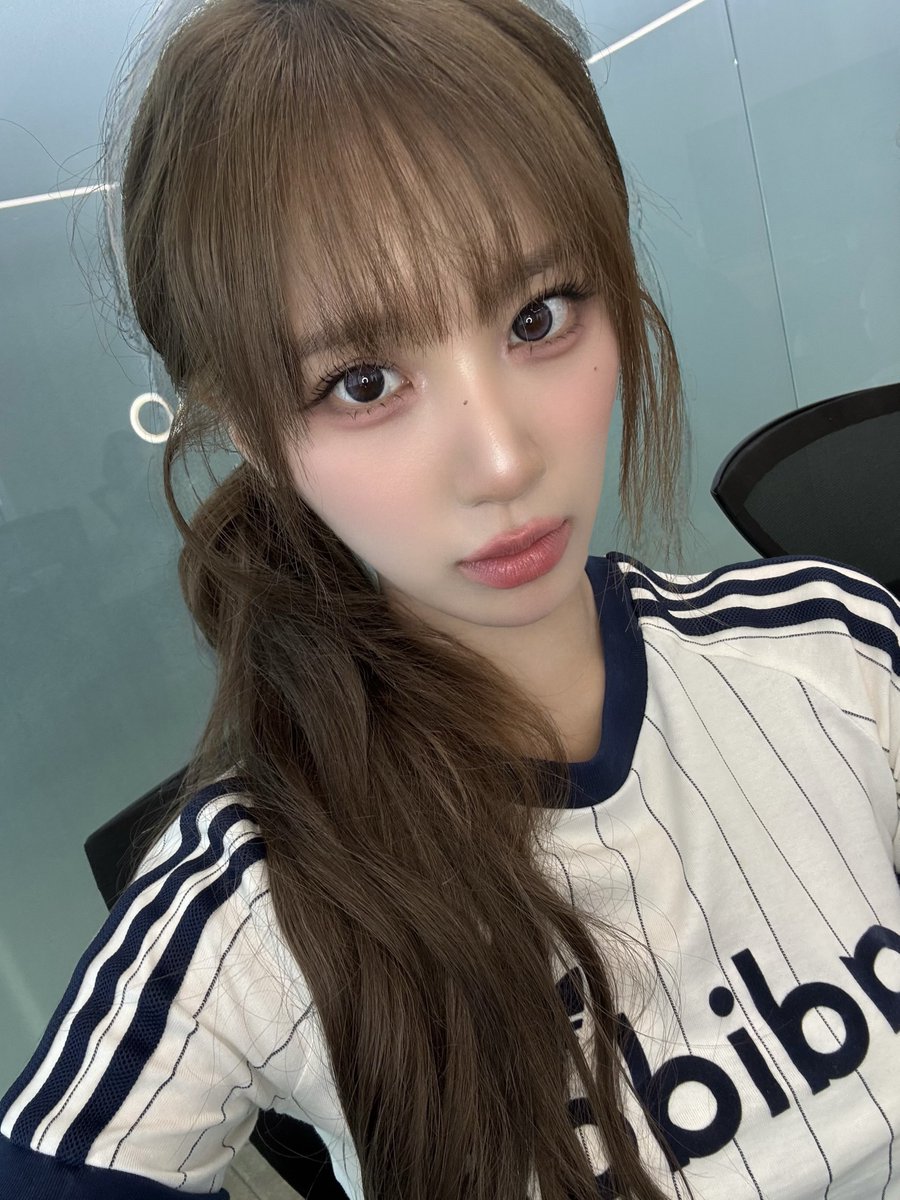 PRIMROSE_AO's tweet photo. 프리즘 오늘도 밥 잘 챙겨먹구 파이팅이야🖤
#PRIMROSE
#HAYUN #하윤 https://t.co/X9d8e9S9RL
