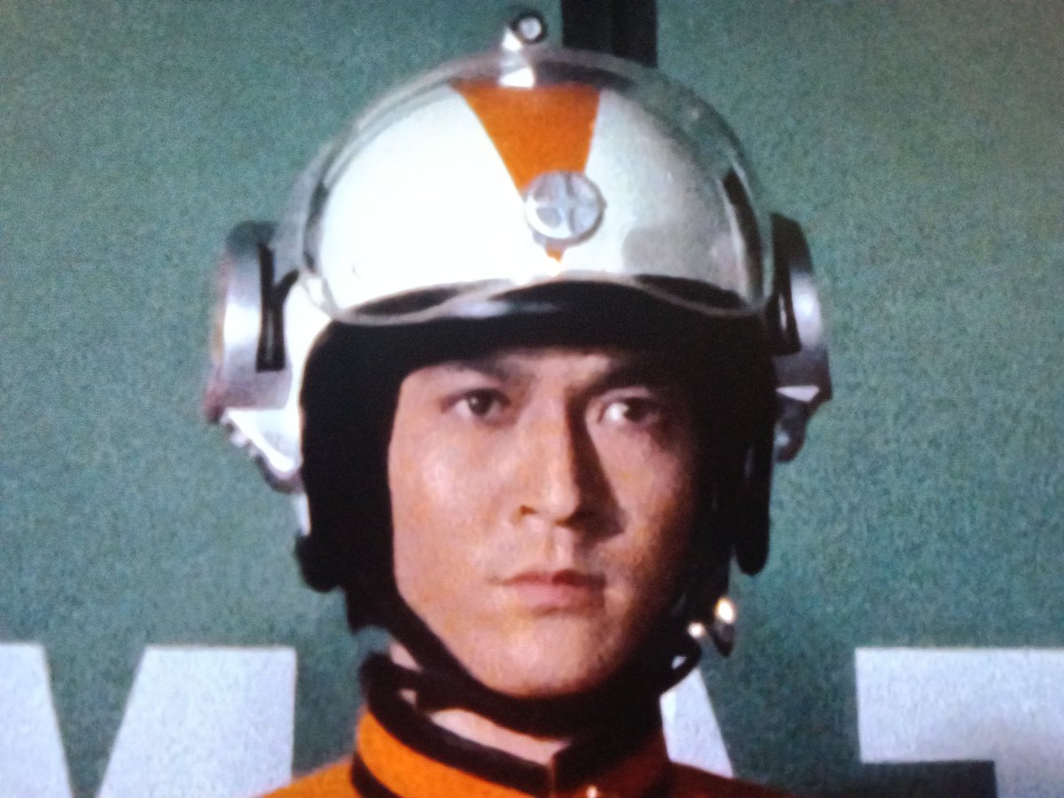 ganko_suwa's tweet photo. 『帰ってきたウルトラマン』1枚目がBlu-ray、2枚目が4K HDR版。
正直、解像度に関してはごく僅差といったところ。前回の『ウルトラマン』同様にノイズ除去やグレーディングの方がメインで、16mmではディテイルを拾うのももう限界なのだろう。 https://t.co/wj2hctn1Vb