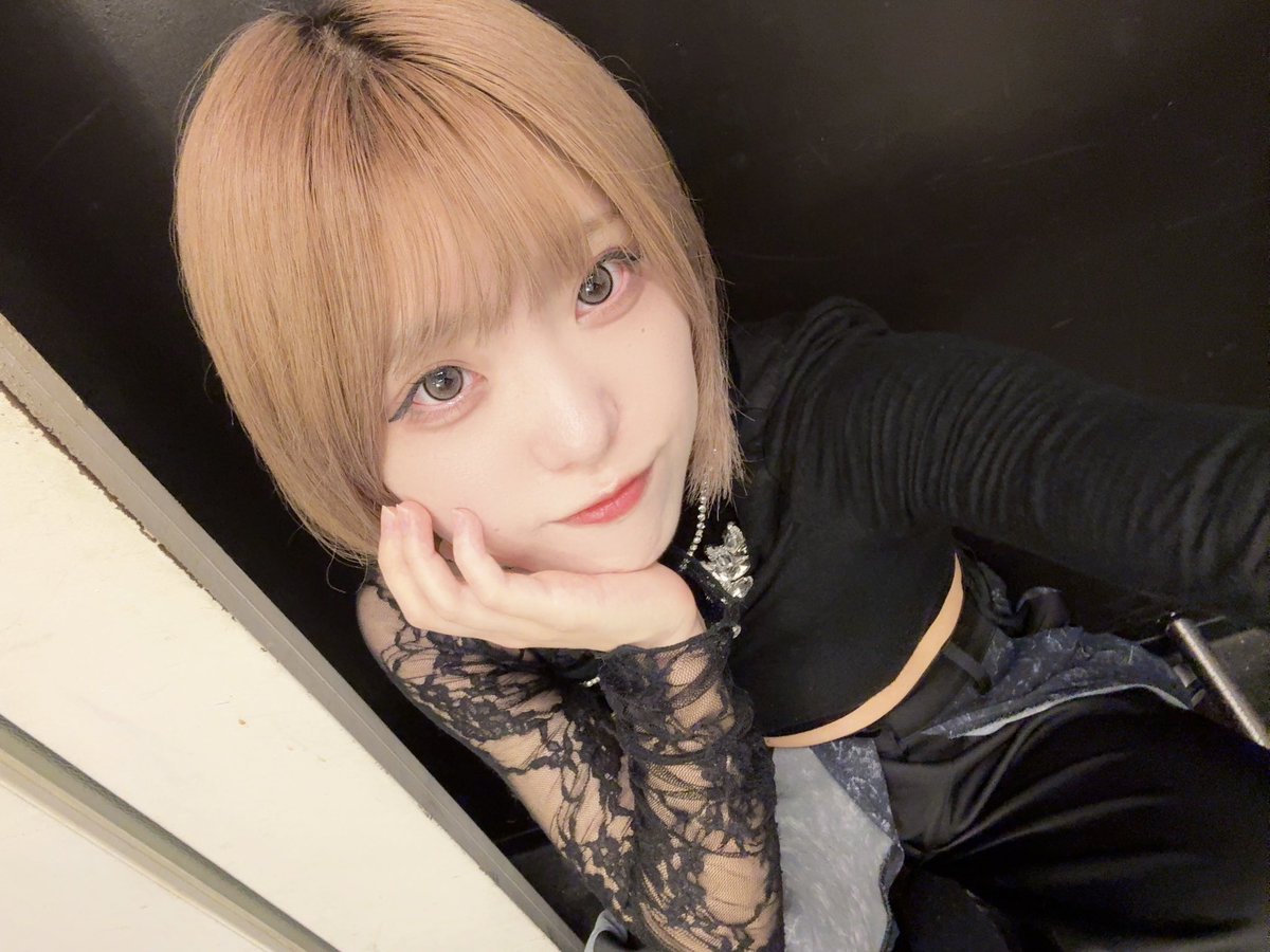 tokiusa_azusa's tweet photo. コバランド 3rd Anniversary -Fat PortioN!! -

本日もありがとうございました！！
平日のこの時間帯やと厳しいかなって思ってたけど、来てくれて嬉しかった〜🫣💭
ありがとうすぎる！！

QUATTROさんでライブは1年以上も前で、やっぱり歌ってても踊ってても気持ちがいいなってなった！
色んなライブに呼んで貰えるのもみんなの応援のおかげやで👌🏻ありがとう！