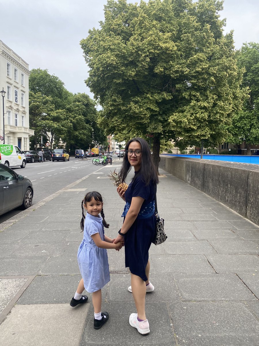 nabiylarisfa's tweet photo. Kalau disuruh flexing hal membanggakan dalam hidup, ranking paling tinggi jelas dipegang berhasil melewati masa-masa doktoral berdua Nara di London. 

Sampai sekarang masih sering kepikiran kok bisa ya… kok alhamdulillah terlewati juga ya… https://t.co/RK7b6mbSe6