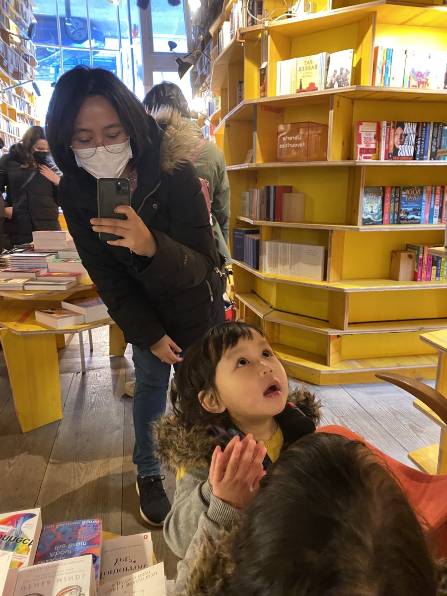 nabiylarisfa's tweet photo. Kalau disuruh flexing hal membanggakan dalam hidup, ranking paling tinggi jelas dipegang berhasil melewati masa-masa doktoral berdua Nara di London. 

Sampai sekarang masih sering kepikiran kok bisa ya… kok alhamdulillah terlewati juga ya… https://t.co/RK7b6mbSe6