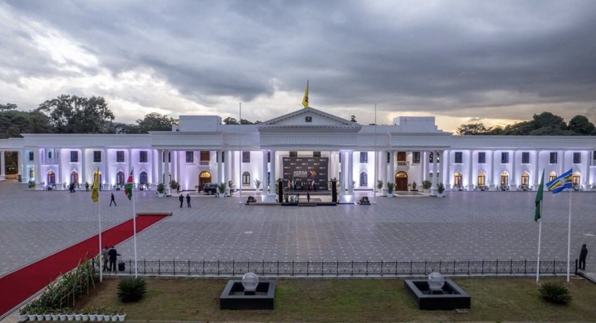 AnuarSaddat's tweet photo. One of his Little Heavens on Earth Vs Our Public Hospitals.

Now he wants you to engage on hypothetical imaginations about 2060.

Ruto’s exit from power is a national priority and a matter of great urgency.

Ruto Must Go is the only conversation Kenyans need to have now.

WanTam https://t.co/kRadumMc5D