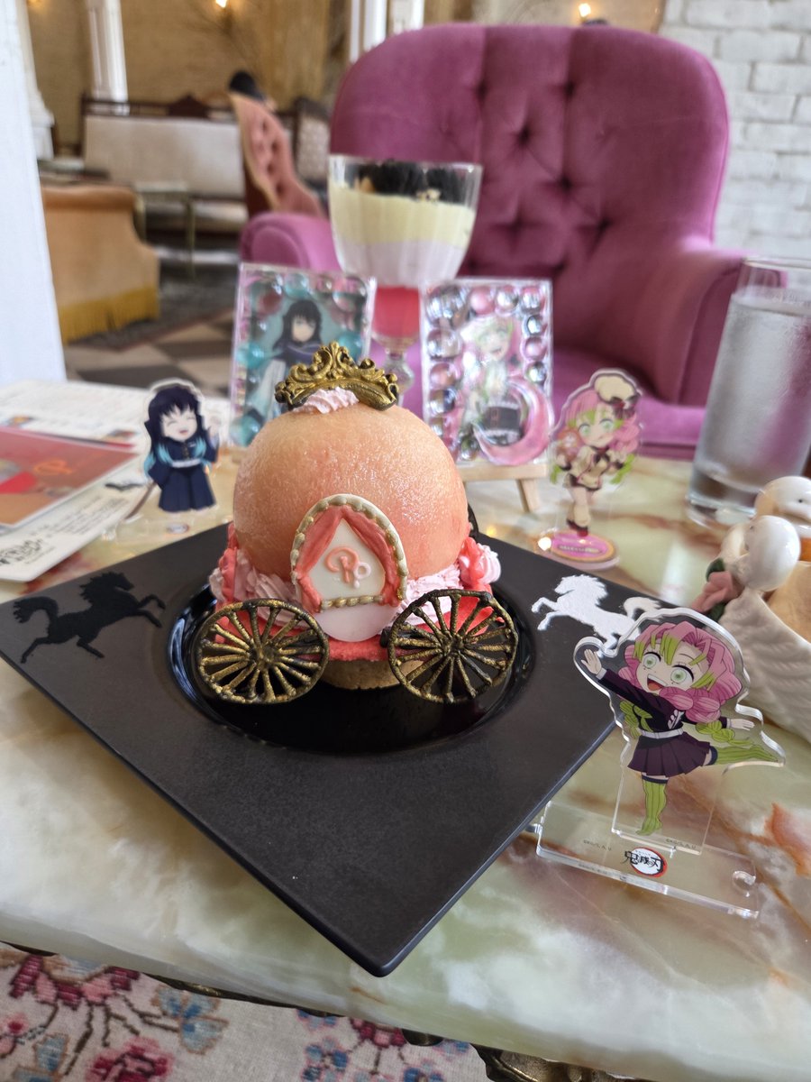 JBHztLVidA30891's tweet photo. 鬼滅もキングダムも一番くじ引けなかったのでその資金で行ってみたかったお店へ。Instagram見てて近場だった🫣もも美味しいヤバイ😱💧ポップポテトもちもち😆
何より店員さんが｢蜜璃ちゃん‼️
次の映画楽しみですよね😊｣って話しかけてくれたのが嬉しかった😆
#PincoPicon
#shigechabesデコケース https://t.co/ABwWHlJO59