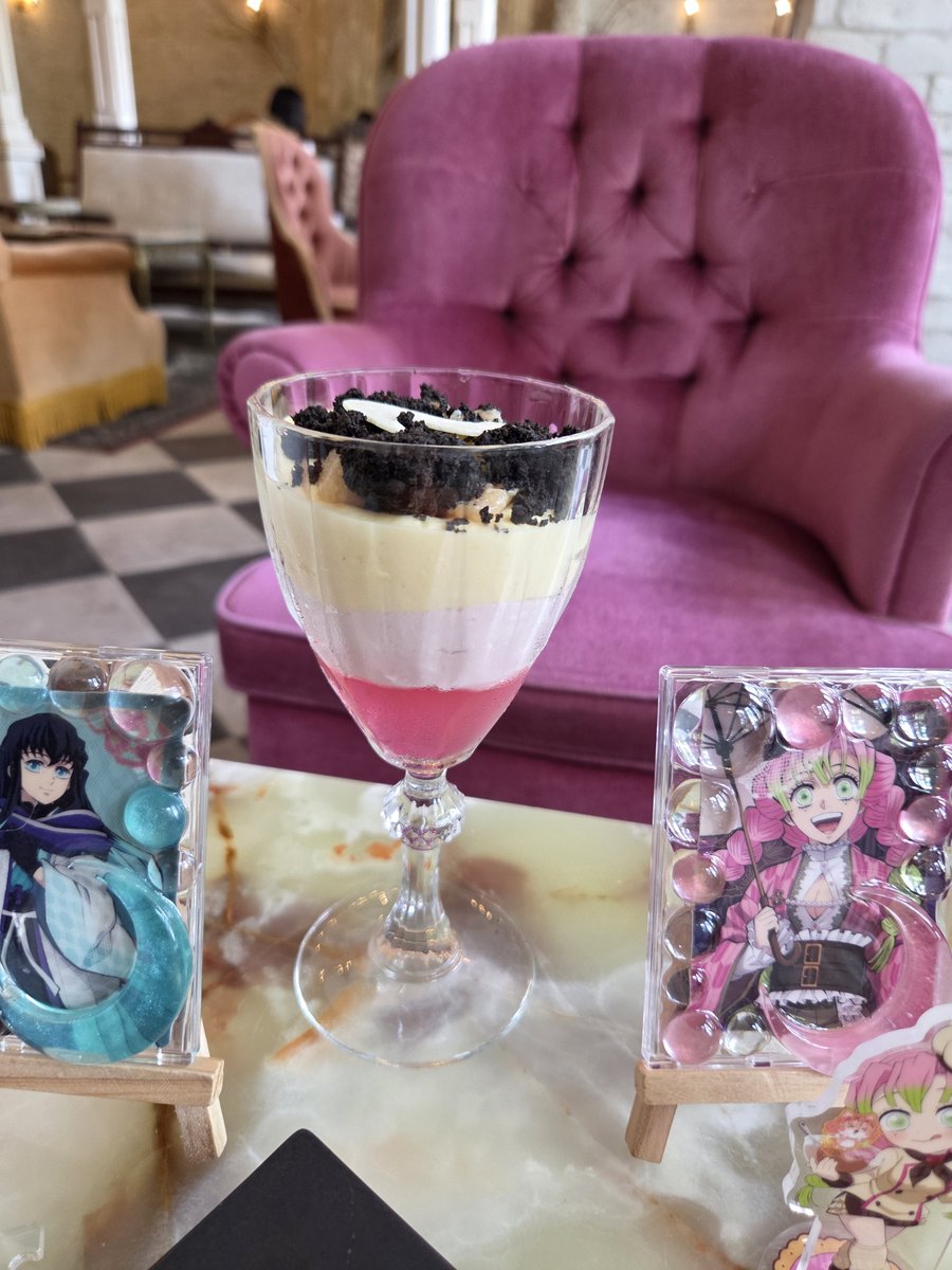 JBHztLVidA30891's tweet photo. 鬼滅もキングダムも一番くじ引けなかったのでその資金で行ってみたかったお店へ。Instagram見てて近場だった🫣もも美味しいヤバイ😱💧ポップポテトもちもち😆
何より店員さんが｢蜜璃ちゃん‼️
次の映画楽しみですよね😊｣って話しかけてくれたのが嬉しかった😆
#PincoPicon
#shigechabesデコケース https://t.co/ABwWHlJO59