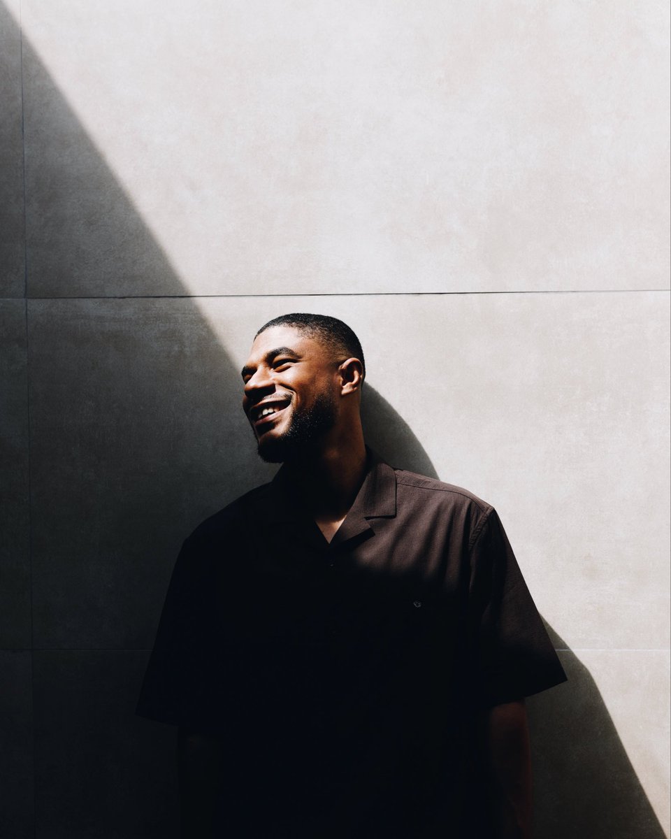 Mouzay_'s tweet photo. Every destination begins with a journey. Today, mine is finally yours. 3 songs. 3 emotions. One journey. 

OUT EVERYWHERE 
Link in bio ❤️
#LOVEINTRANSIT https://t.co/QpTUijnwjP