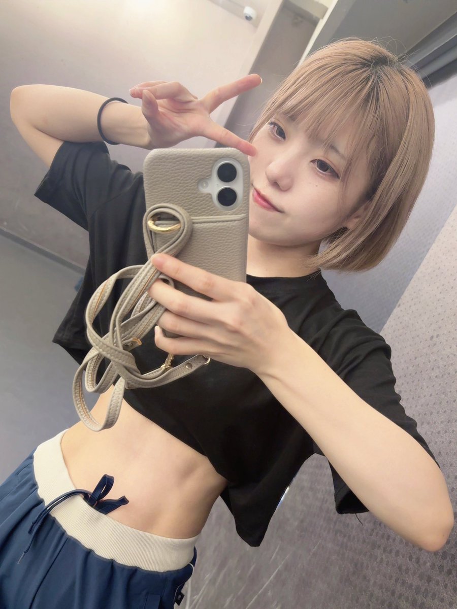 tokiusa_azusa's tweet photo. 踊って筋肉でてきた(多分お腹すいて筋肉浮いてきただけ🙂💭)

前 ← ダンス → 後 https://t.co/KHMFrXJ0sH