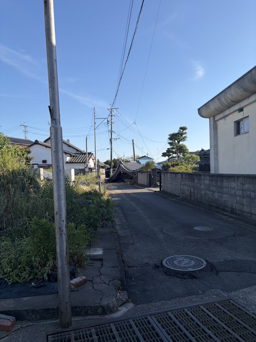 VCATSJAPAN's tweet photo. #熊本地震 #八代市鏡町 https://t.co/dDNTdK53lh