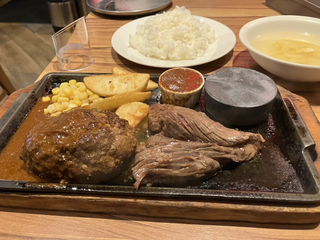thekey_chat's tweet photo. 最後のご飯🐱✨ https://t.co/CeRjR7tu3D
