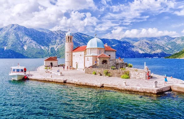 AlkhaldiShaman's tweet photo. Perast, Montenegro 😍 https://t.co/uwloAWhfDY