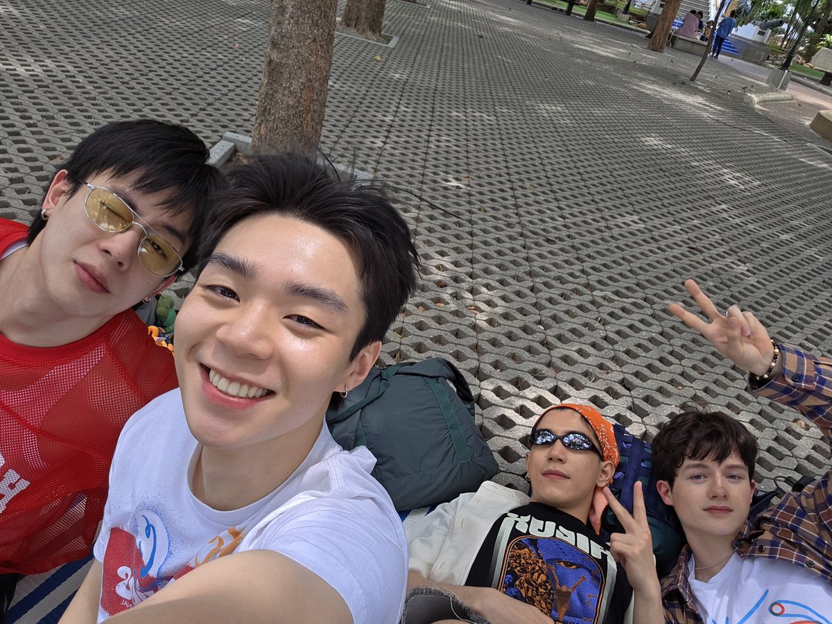 pj_mahidol's tweet photo. พอแล้ว gelty ไม่ได้กลัวเหนื่อยนะกลัวเป็นมีม5555 บอดี้การ์ดยิงปืนใครจำได้บ้าง🤵🏻‍♂️ https://t.co/W4I5jfYdX5