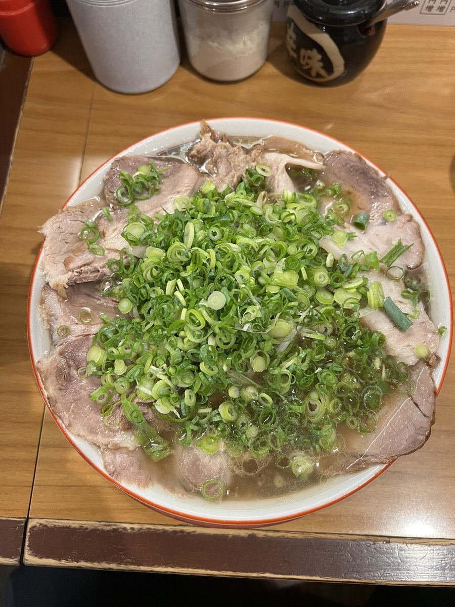 slivers_alan's tweet photo. 大阪市福島区にあるラーメン屋さん『旭屋』で一息🍜😋
メチャクチャ美味しくて最高です😋 https://t.co/z8RJ1zdDxx