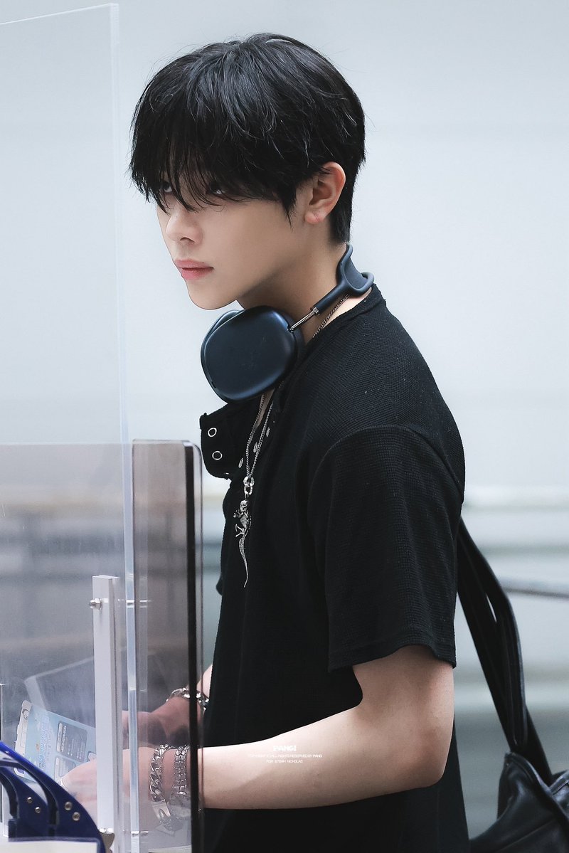 NUandDEOGI's tweet photo. 아니 비교하니까 진짜 빼말랐네
밥먹어라 그냥 https://t.co/ACR8WpaeBs