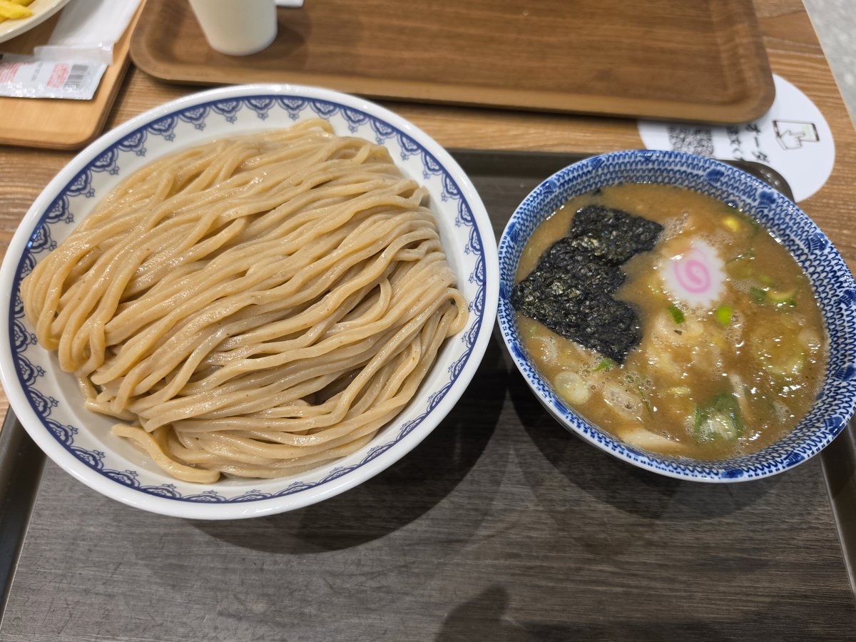 suzuchosu's tweet photo. 次念序
つけめん特盛(1kg)
腹減りすぎて5分で完食しちまった…
この後スープ割して完飲 https://t.co/HfQpEbevsc