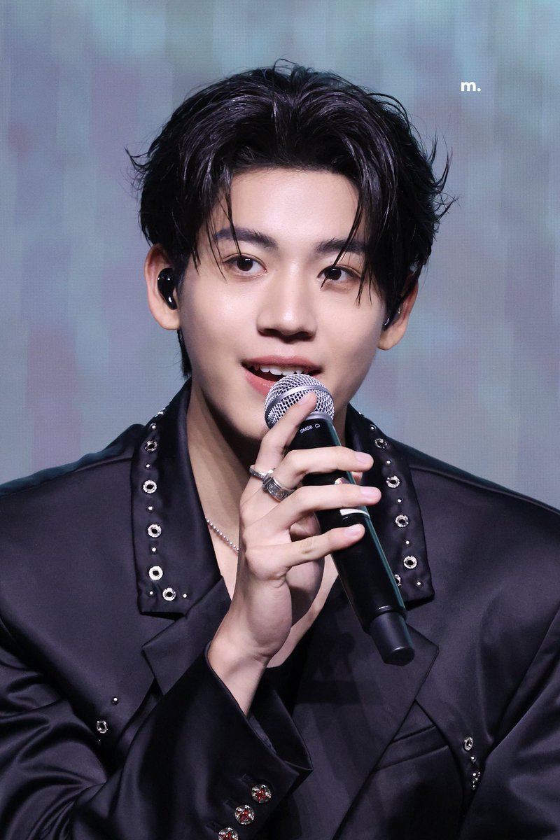 m3010x's tweet photo. (💙) — พี่ภูมิหล่อมากกกก y-y @almondsleepp 

#WhenOrangesFallFinalEP
#Almondbabybigboy https://t.co/vgoSYsR2Dn