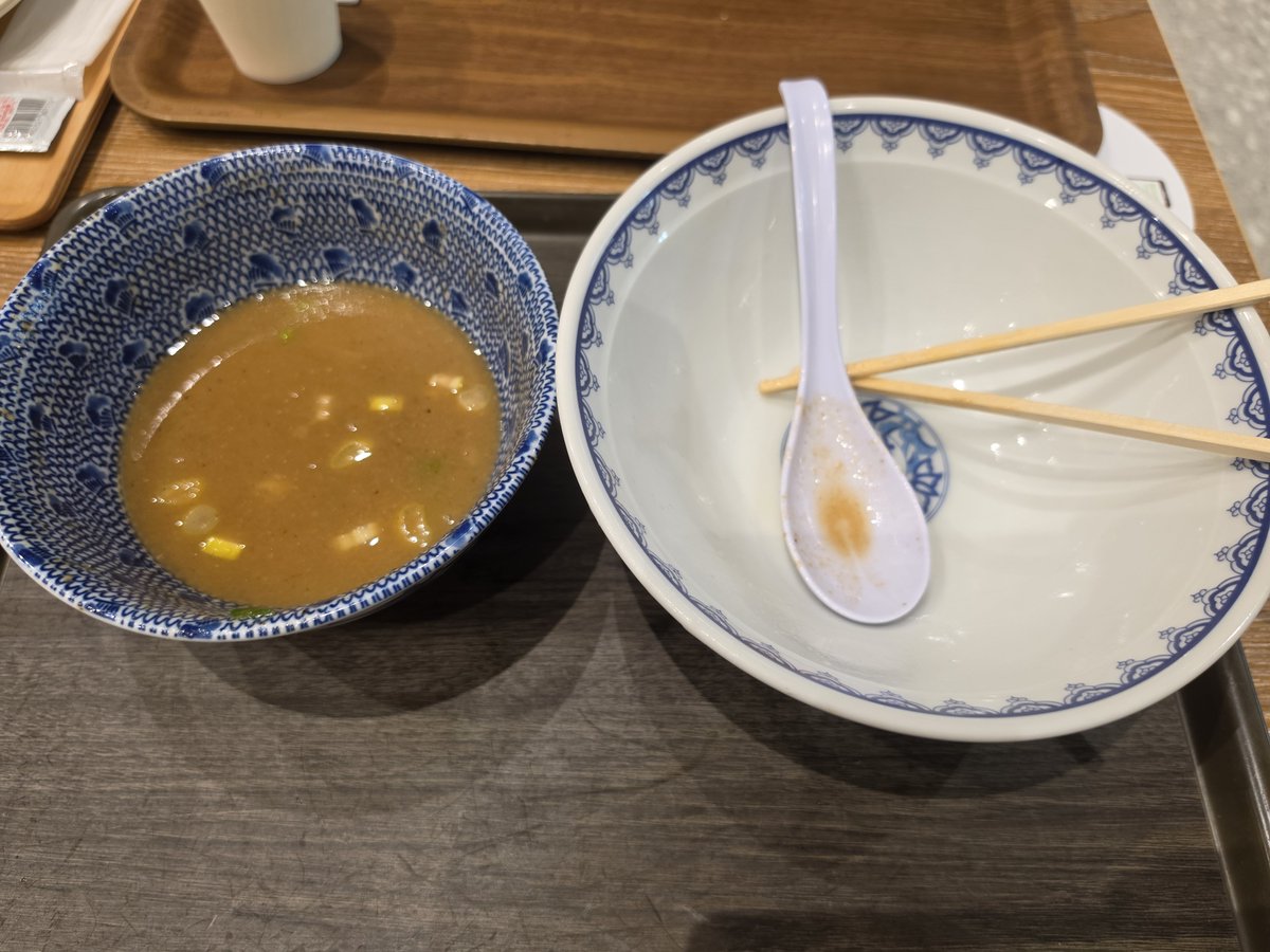 suzuchosu's tweet photo. 次念序
つけめん特盛(1kg)
腹減りすぎて5分で完食しちまった…
この後スープ割して完飲 https://t.co/HfQpEbevsc