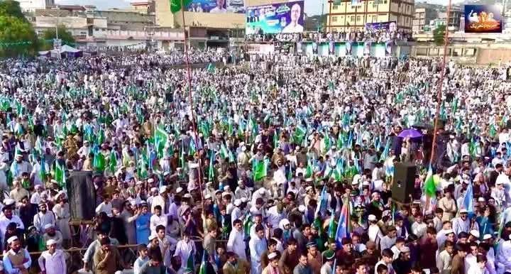 Luqmankhano's tweet photo. The people have spoken—now it's time for action. End the unfair petroleum levy and provide relief to the public. 
@Inayat01
#پٹرول_لیوی_جیب_پر_ڈاکہ https://t.co/4svBPoQFxS