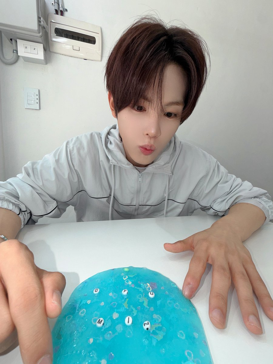 XODIAC_MEMBERS's tweet photo. [#규민🐶] 

가둬드려요?😗

#XODIAC #소디엑 #GYUMIN #규민 #똑똑똑_귬이등장 https://t.co/1rkhRp9AFc