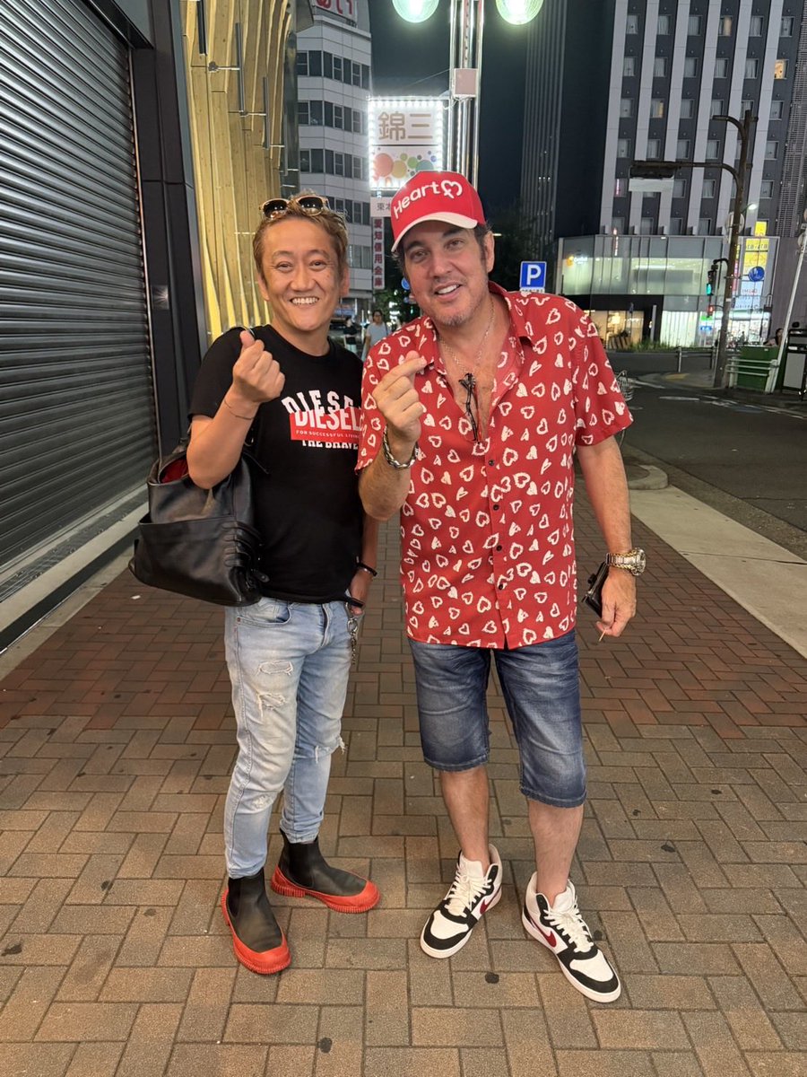 sumachanTV's tweet photo. ジェイさんと久しぶりの夜の街。
こんな大きな幸せを当たり前に感じていたあの頃は、幸せなんて考えた事もなかった���ぁ。
目の前の心を燃やす何かに全力を尽くす。
それ以外に生きる意味はない。 https://t.co/olNKffneH2