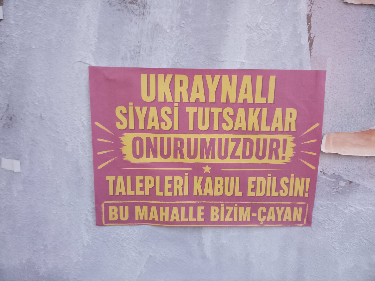 cayanbizim's tweet photo. BU MAHALLE BİZİM-ÇAYAN 
Ukraynalı siyasi tutsaklar onurumuzdur! Serbest bırakılsın! Talepleri kabul edilsin!  Duvar gazeteleri astı 
@3tayadliaileler @Halkicinsaglik_ @sariGazi0 @Okmburasi @KadikyHalkx7 @ho_kurtulus https://t.co/FhXjZGHKPI
