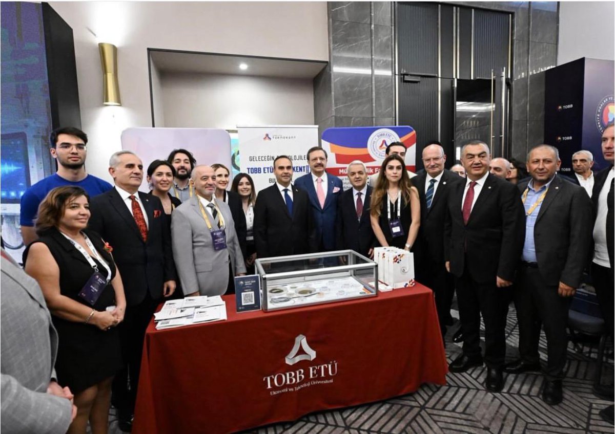 DiyarTSO's tweet photo. 📍 TOBB İş Dünyası Yapay Zekâ Zirvesi | 

TOBB Türkiye Yazılım Meclisi ve Yapay Zekâ Komitesi tarafından 29 Temmuz 2026 tarihinde Ankara Crowne Plaza’da düzenlenen TOBB İş Dünyası Yapay Zekâ Zirvesi’ne, Diyarbakır Ticaret ve Sanayi Odamızın ilgili 10.Meslek Komitesini temsilen 4 komite üyemiz katılım sağlamıştır.

Yapay zekânın iş dünyasına sunduğu fırsatlar, dijital dönüşüm, sektörler arası iş birlikleri ve yenilikçi teknolojilerin ele alındığı zirvede üyelerimiz, sektörün güncel gelişmelerini yakından takip etme ve önemli paydaşlarla bir araya gelme imkânı bulmuştur.

Diyarbakır iş dünyasının dijital dönüşüm sürecine katkı sunmaya ve üyelerimizi geleceğin teknolojileriyle buluşturmaya devam edeceğiz.