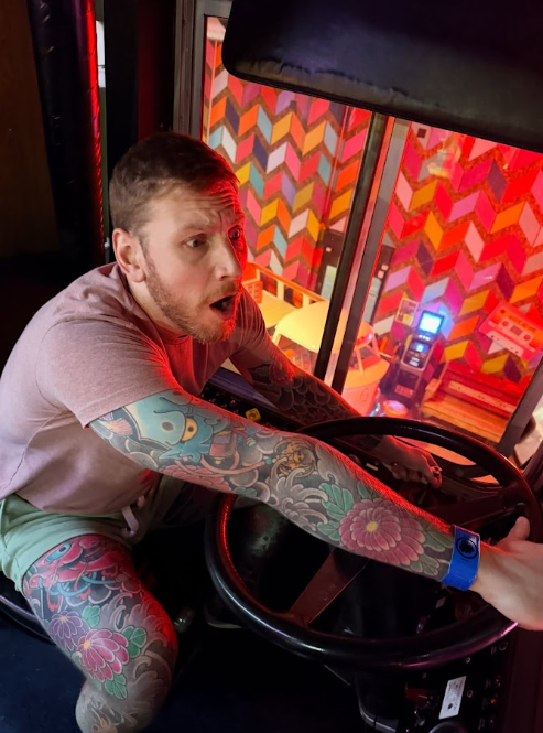 1extrabigtattoo's tweet photo. me after getting the "come over" text 😭 https://t.co/HgvrrWTG2B