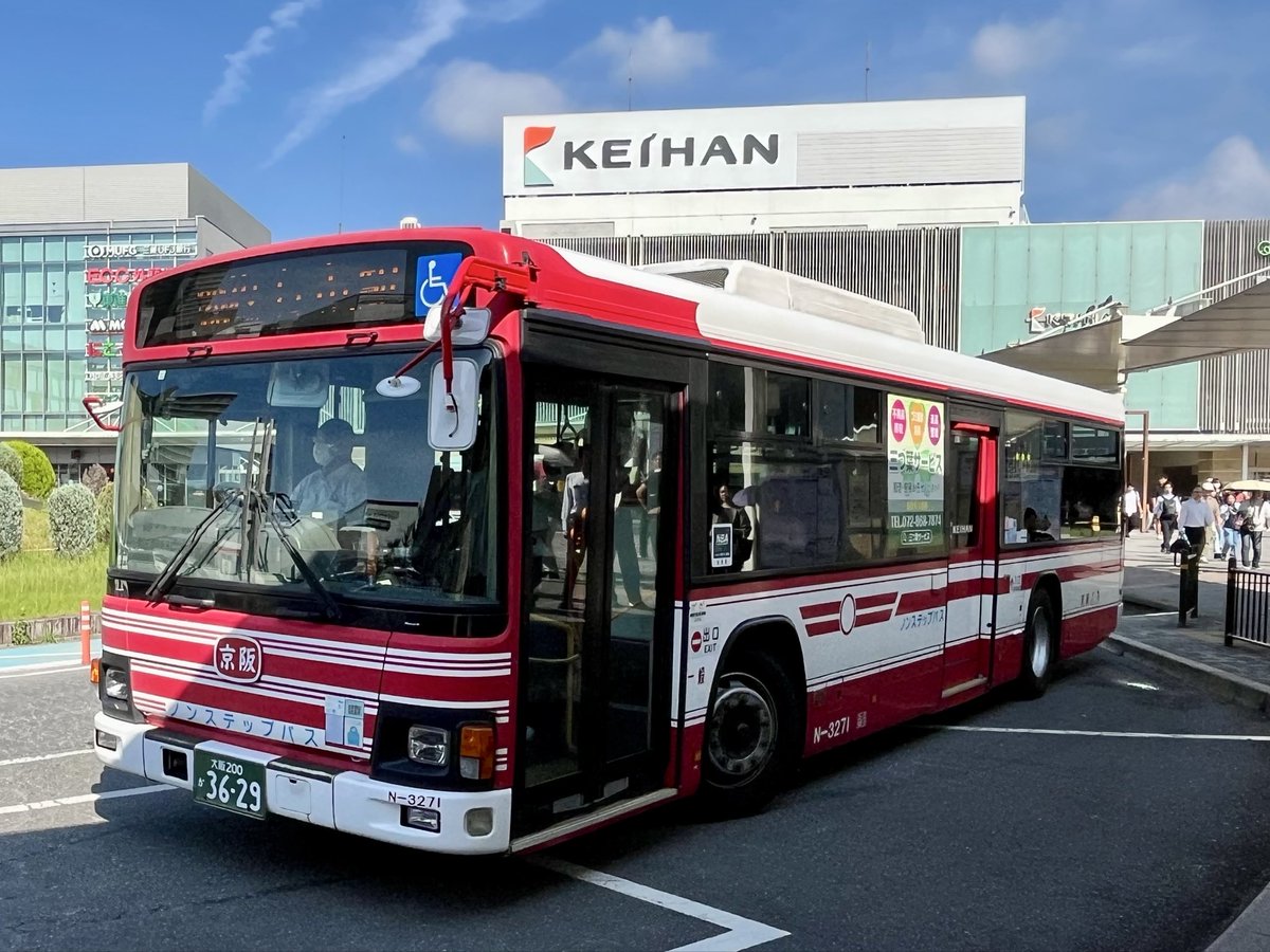 dc85hida's tweet photo. 枚方、八幡からこの顔の京阪バスもだいぶ見なくなってきたような。
というけどで記録。

京阪バス　N-3271（枚方） https://t.co/WM90XZheZb