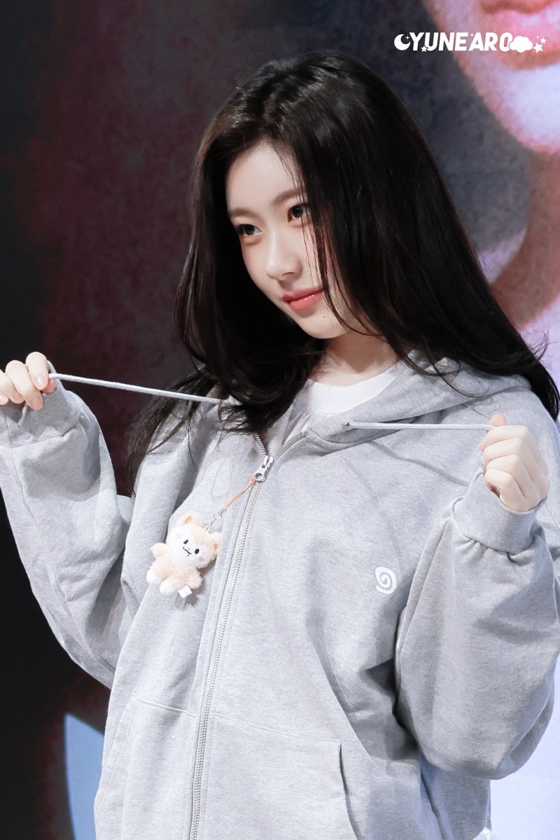yunaer0's tweet photo. 260726 KMONSTAR D2

귀요미

#채령 #CHAERYEONG #チェリョン
#있지 #ITZY https://t.co/rN99O9rzCq