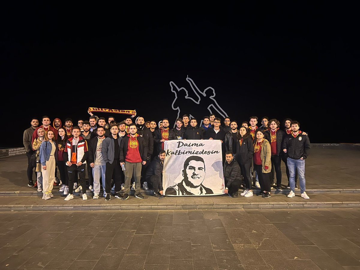 uAUNI19Mayis_'s tweet photo. Tayfamızın emektar isimlerden Merhum Mehmet Özdemir ağabeyimizi vefatının yıl dönümünde bir kez daha saygı ve rahmetle anıyoruz. 

Var olduğumuz her yerde hatıranı sonsuza dek yaşatacağız ağabey!

#ultrAslanUNI https://t.co/vnRnFBGULm