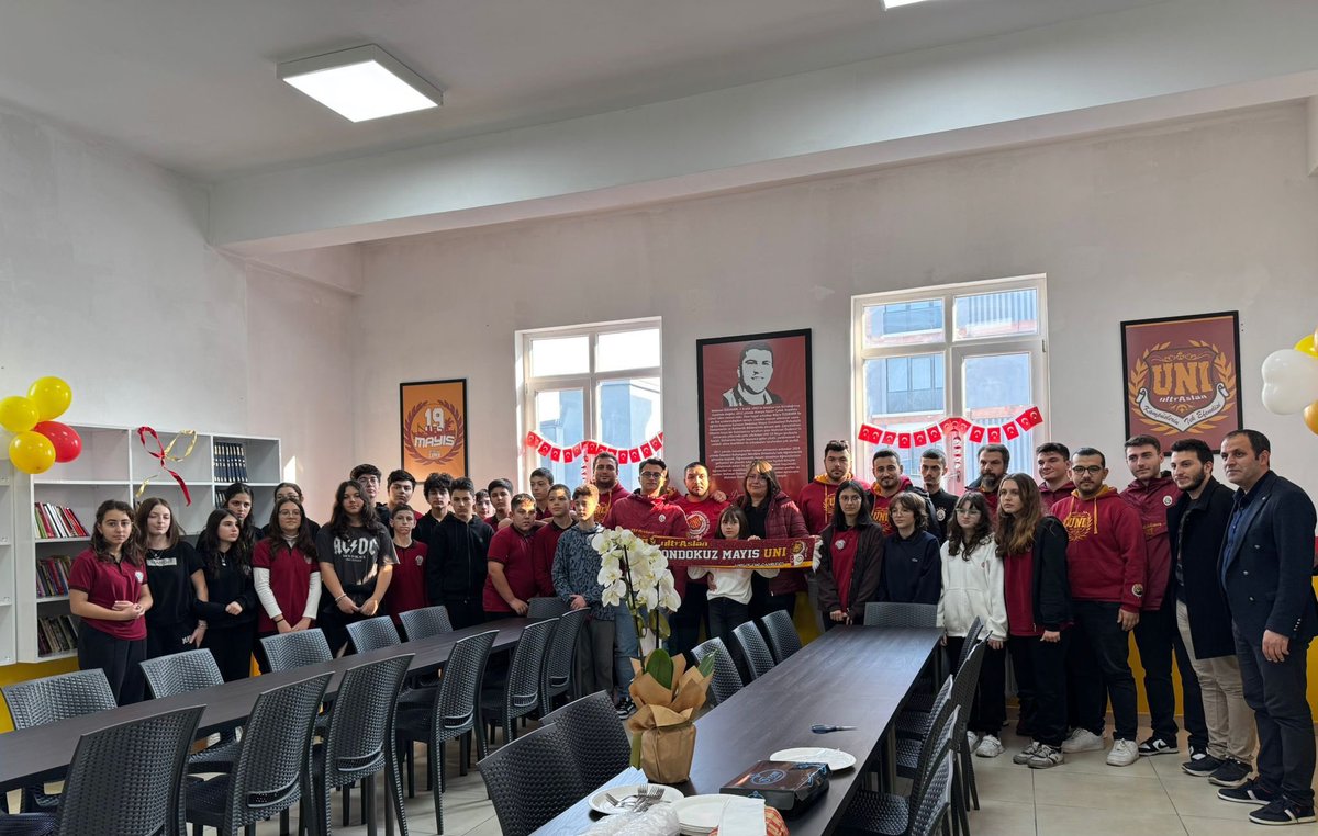 uAUNI19Mayis_'s tweet photo. Tayfamızın emektar isimlerden Merhum Mehmet Özdemir ağabeyimizi vefatının yıl dönümünde bir kez daha saygı ve rahmetle anıyoruz. 

Var olduğumuz her yerde hatıranı sonsuza dek yaşatacağız ağabey!

#ultrAslanUNI https://t.co/vnRnFBGULm
