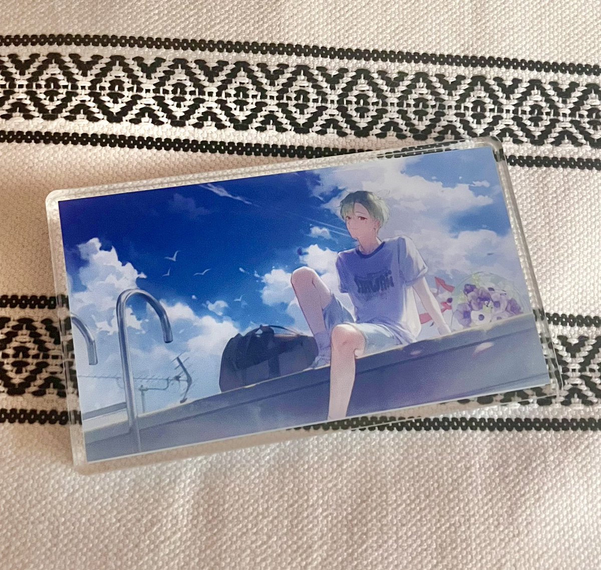 baegsansu_27's tweet photo. 조금 늦었지만...아크릴 블럭 잘 받았다는 소식 전해드리기 위해 글을 써봐요☺️
여건이 좋지 않아 예쁜 실물을 담지 못하는 점이 너무나도 아쉽네요ㅠㅠ
비록 누추한 곳이지만 한 켠을 예쁘게 장식할 수 있게끔 나눔 해주셔서 정말 감사드립니다🥰🫶 https://t.co/ZNi3NYBl3b