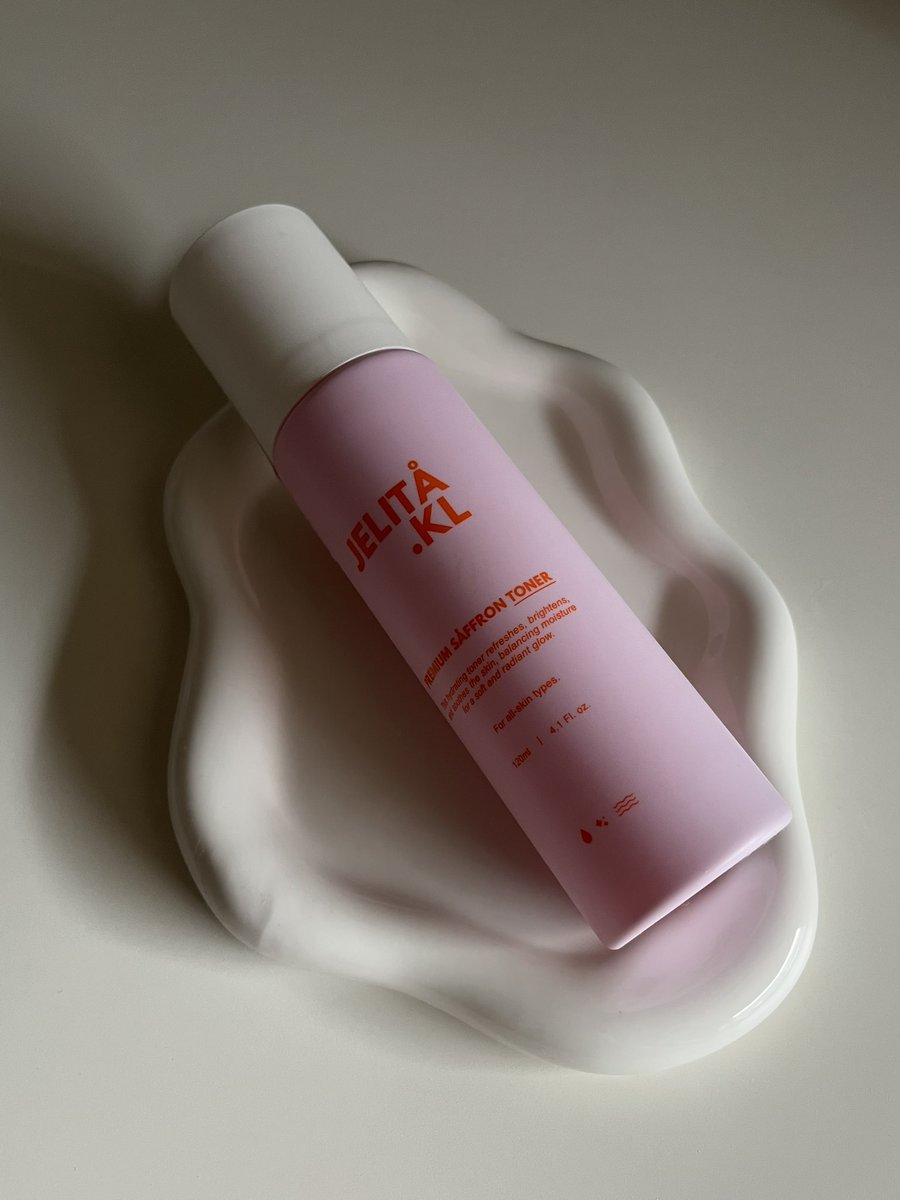 naylabels's tweet photo. skin mmg sgt memerlukan hydration, this jelita.kl premium saffron toner is the best toner yg i pernah cuba when it comes to deep hydration, extra love sbb ada brightening effect sekali https://t.co/OfjNwVhe6T