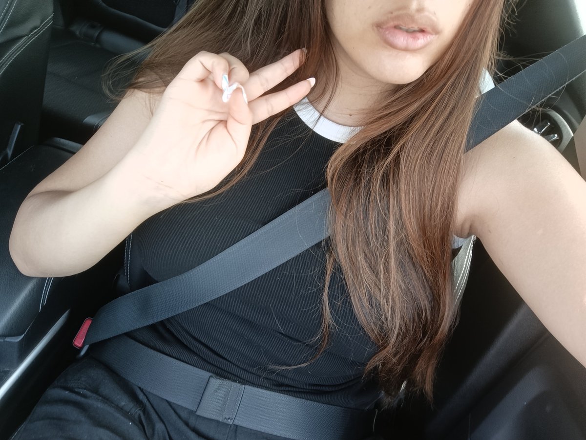 ItsLauraLips tweet picture