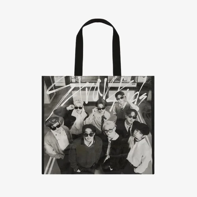 iPurple_EU's tweet photo. Stray Kids 'Run It' Japan merch  is now available and it looks amazing ✨

🔗https://t.co/pbqcD4fydv https://t.co/kCYq2Hm9jB