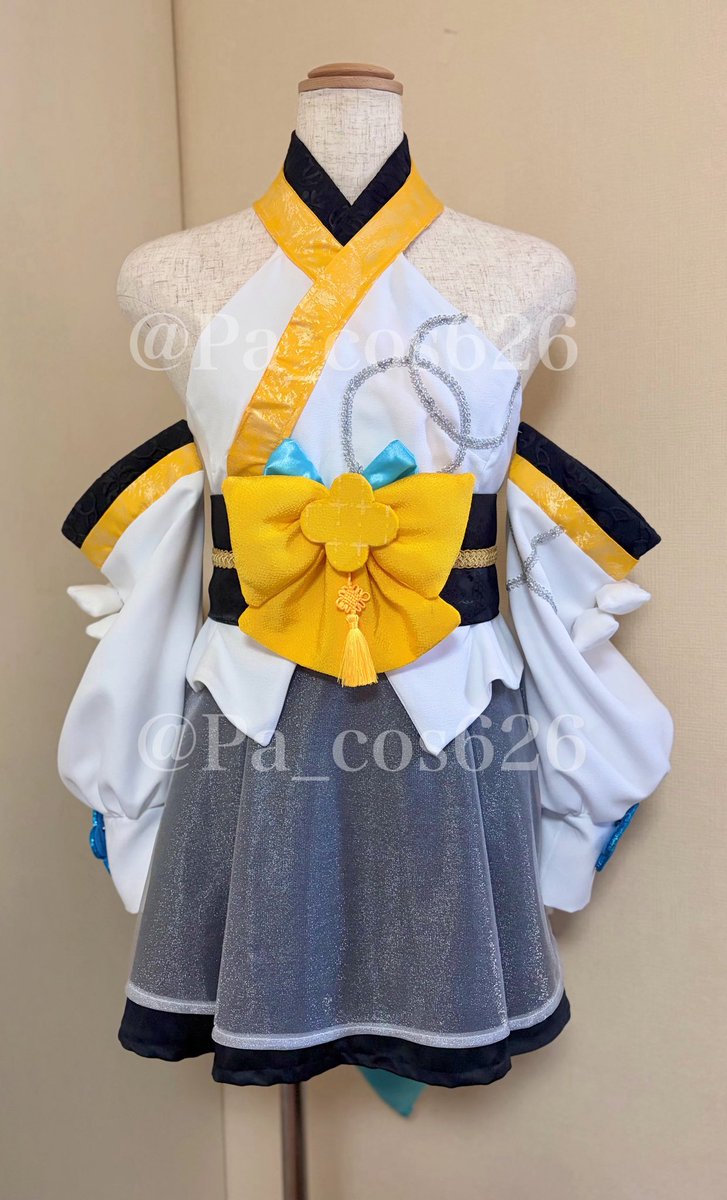 Pa_cos626's tweet photo. ♫🐌の衣装完成しましたー！！！！
自作衣装の経験が少なく知識もないのでいろんな方に相談したりお手伝いしていただいた部分もありますが自分なりに愛をぶつけた衣装です👊💛
コスサミこれです！ちなみに試し着した時点でフル装備暑すぎて無理かもって思ったから全部完成させたのに軽装かもです➡️🙇 https://t.co/tboOkkaqW3