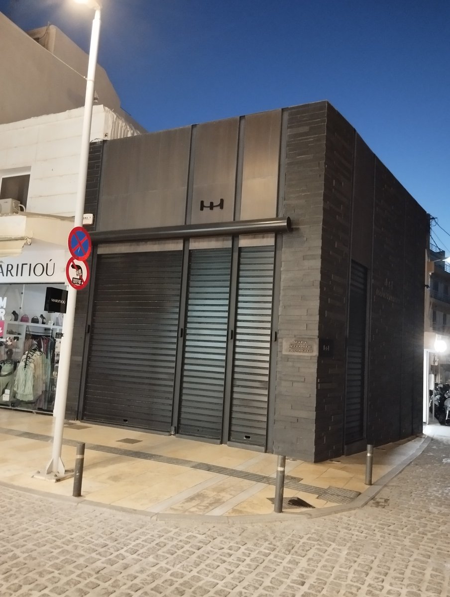 katerin87813001's tweet photo. #ShopfrontFriday #AlphabetChallenge #WeekDForDark https://t.co/ozHwgfFBnw