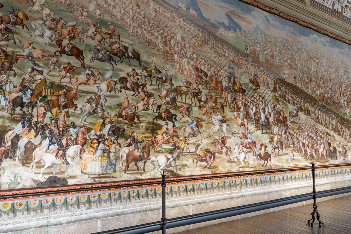 PatrimNacional's tweet photo. La Sala de Batallas del Monasterio de San Lorenzo de El Escorial se denomina así por las escenas de batallas representadas en sus muros⚔️🐎

Se decoró en 1590 por un equipo de artistas genoveses formado por Niccolò Granello, Fabrizio Castello, Lazaro Tavarone y Orazio Cambiaso🎨 https://t.co/Bj5WJCgHqK
