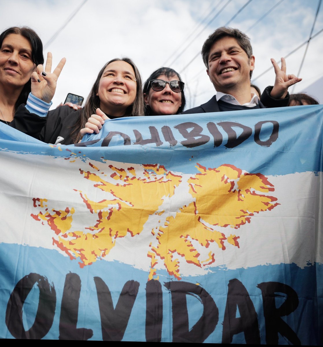 CeliaCa64635174's tweet photo. Nunca olvidar que las Malvinas Son Argentinas y Kicillof lo demuestra .
Abrazo Compañeros Buen Viernes para todos y todas.
#LasMalvinasSeDefiende
#Axel2027
#AxelEsPueblo
#AxelConTodos #CristinaEsInocenteYLibre https://t.co/07XyiMeZWw