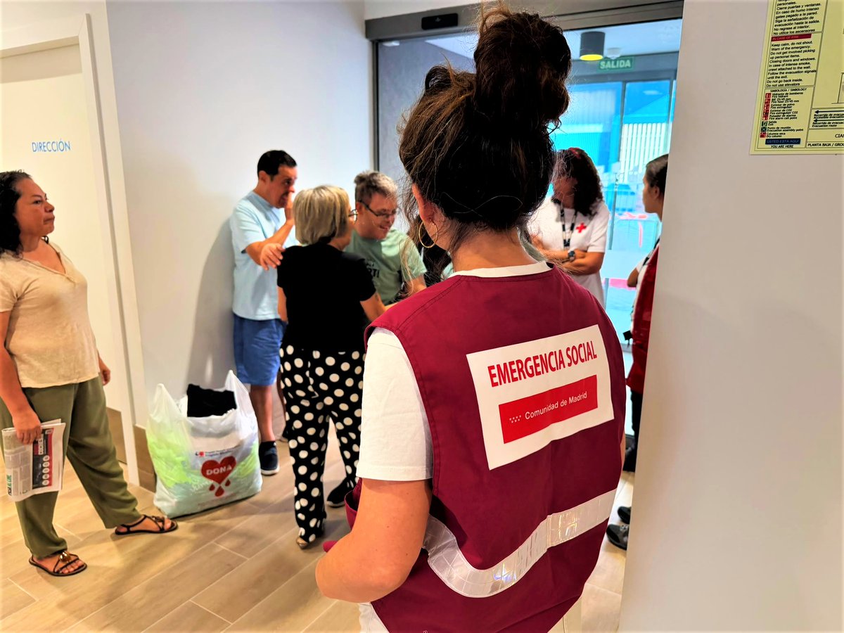 adavimu's tweet photo. Desde esta mañana, el regreso a la normalidad en 21 centros y residencias tras el #IFSierraOeste es una realidad.

1.343 personas evacuadas han vuelto a sus hogares. Hoy lo han hecho las de AMAM Picadas de Aldea del Fresno.

Porque toda #Reconstrucción empieza por las personas. https://t.co/YTtCf71PAR