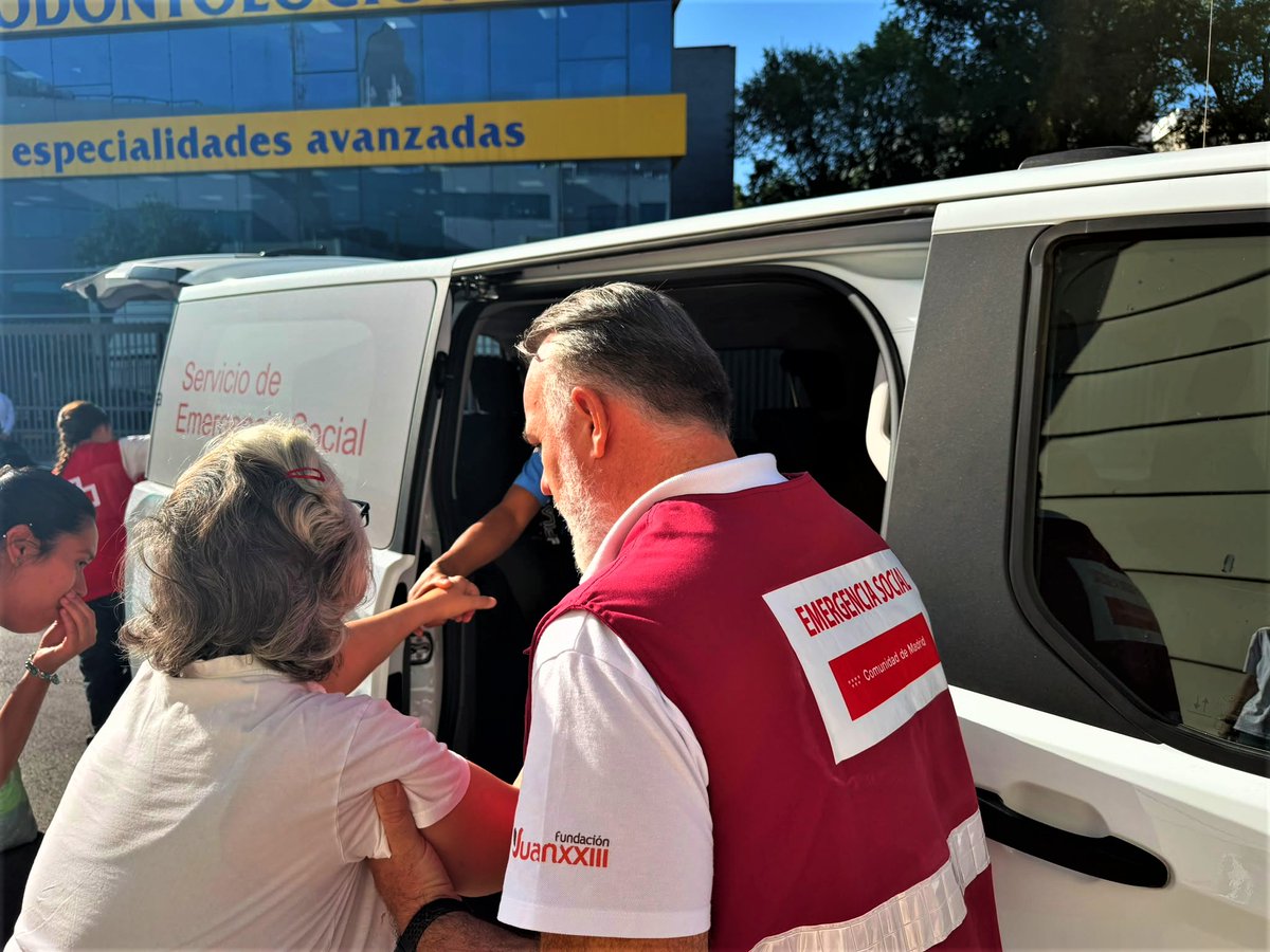 adavimu's tweet photo. Desde esta mañana, el regreso a la normalidad en 21 centros y residencias tras el #IFSierraOeste es una realidad.

1.343 personas evacuadas han vuelto a sus hogares. Hoy lo han hecho las de AMAM Picadas de Aldea del Fresno.

Porque toda #Reconstrucción empieza por las personas. https://t.co/YTtCf71PAR