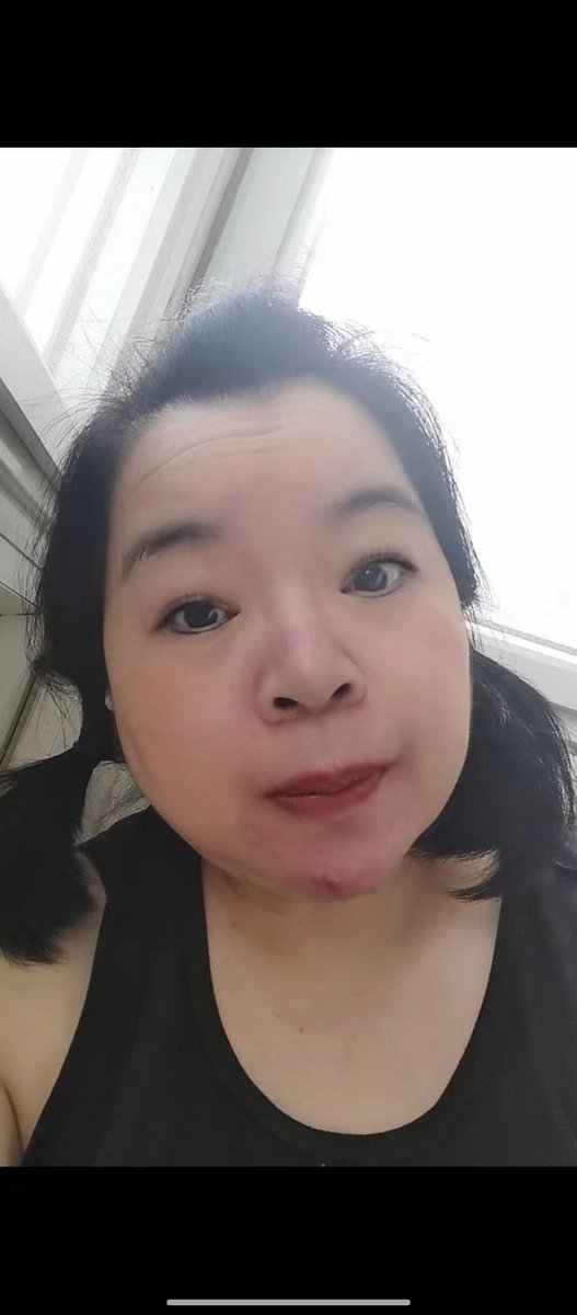 AnMangK123's tweet photo. 网约车上悄悄勃起了
跟这个老骚逼聊天，可惜她离我太远了，不然真的得立刻面基去干她 https://t.co/Z9qQe5oieI