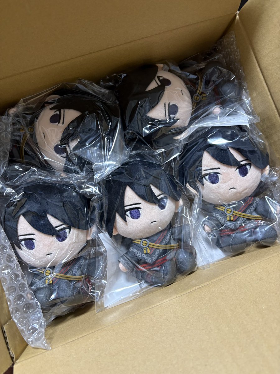koeilau's tweet photo. 保存用、ぬい活用、飾る用、プレゼント用と注文しておいた『真・三國無双 ORIGINS』の主人公のぬいぐるみが本日無事に届きました。開発チームと商品部門でしっかり監修させていただいた甲斐もあって、手前味噌ですがとてもいい！

明日以降、人生初のぬい活を楽しみます！！
#無双オリジンズ #三無双 https://t.co/mXZ5NRdnSb