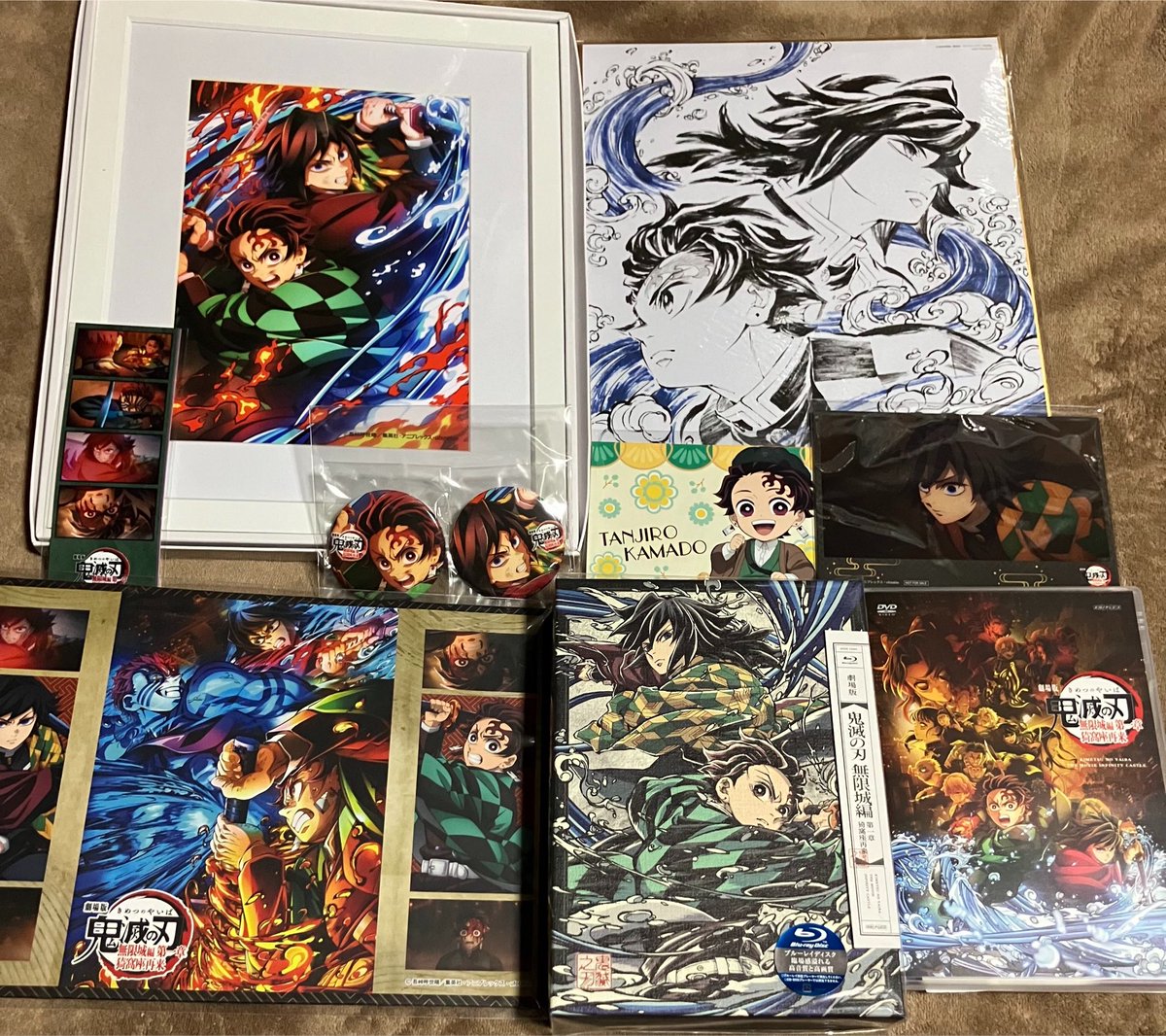kougagaro2's tweet photo. アニメイトから届きました😅
鹿児島なんで遅れるのは仕方ないかと…

無事に届いたのでよかったです😄

さて、どうやって飾ろうか💕

ちなみにファミマは発売日に届いてた💦 https://t.co/zryzjogzkO