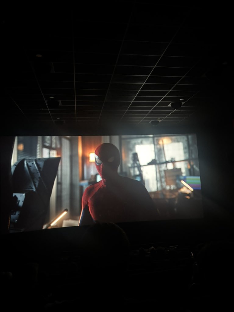 nisuxs's tweet photo. Despues de ver la nueva peli #SpiderManBrandNewDay 
Pienso que , es una muy buena peli, hemos vuelto al peter parker de nueva york sin multiversos ni problemas de otro mundo , tu amigo y vecino en su maxima expresion , fuerte divertido y emocional. GG https://t.co/7v17qolDlL