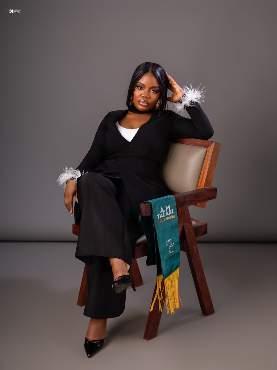 dfwmercyy's tweet photo. 2 years check in:

Graduate, Yes! First? No, Second Class Upper. Big business owner with countless orders? No, small business owner with “unaccounted” almost 1million naira ‘sales’ less than a year. 

I’m not there yet, but I’m definitely proud of how far I’ve come✨🌸 https://t.co/Jzb9M377yi