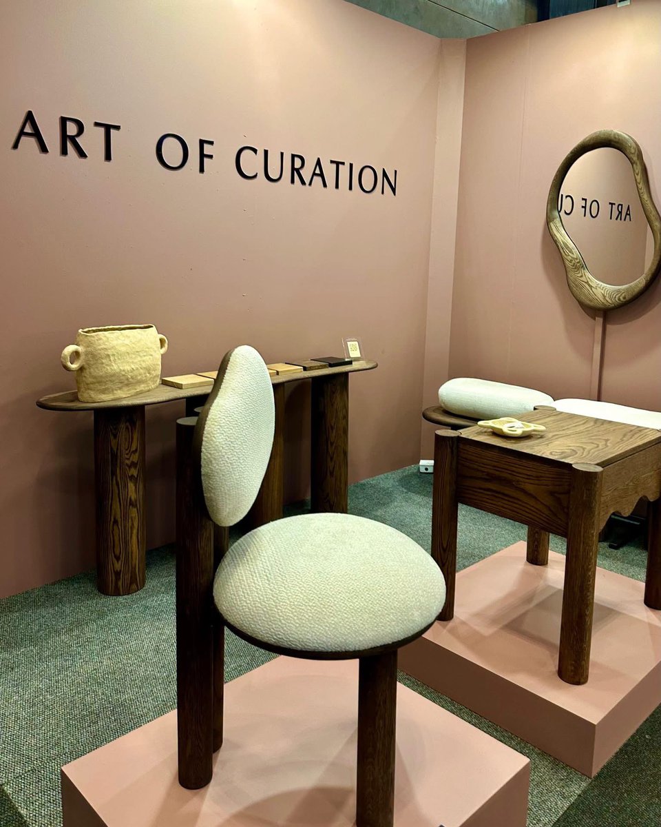 LaurasWorldza's tweet photo. It's Friday, and #Decorex2026 is in full swing!
From world-class installations to tactile craftsmanship and collaborative storytelling, the show turns ideas into experiences that resonate deeply.

https://t.co/FcIZ9IyBXe

Did we mention that there's wine?😉

#LaurasWorld #Decorex https://t.co/ITwV71U27x
