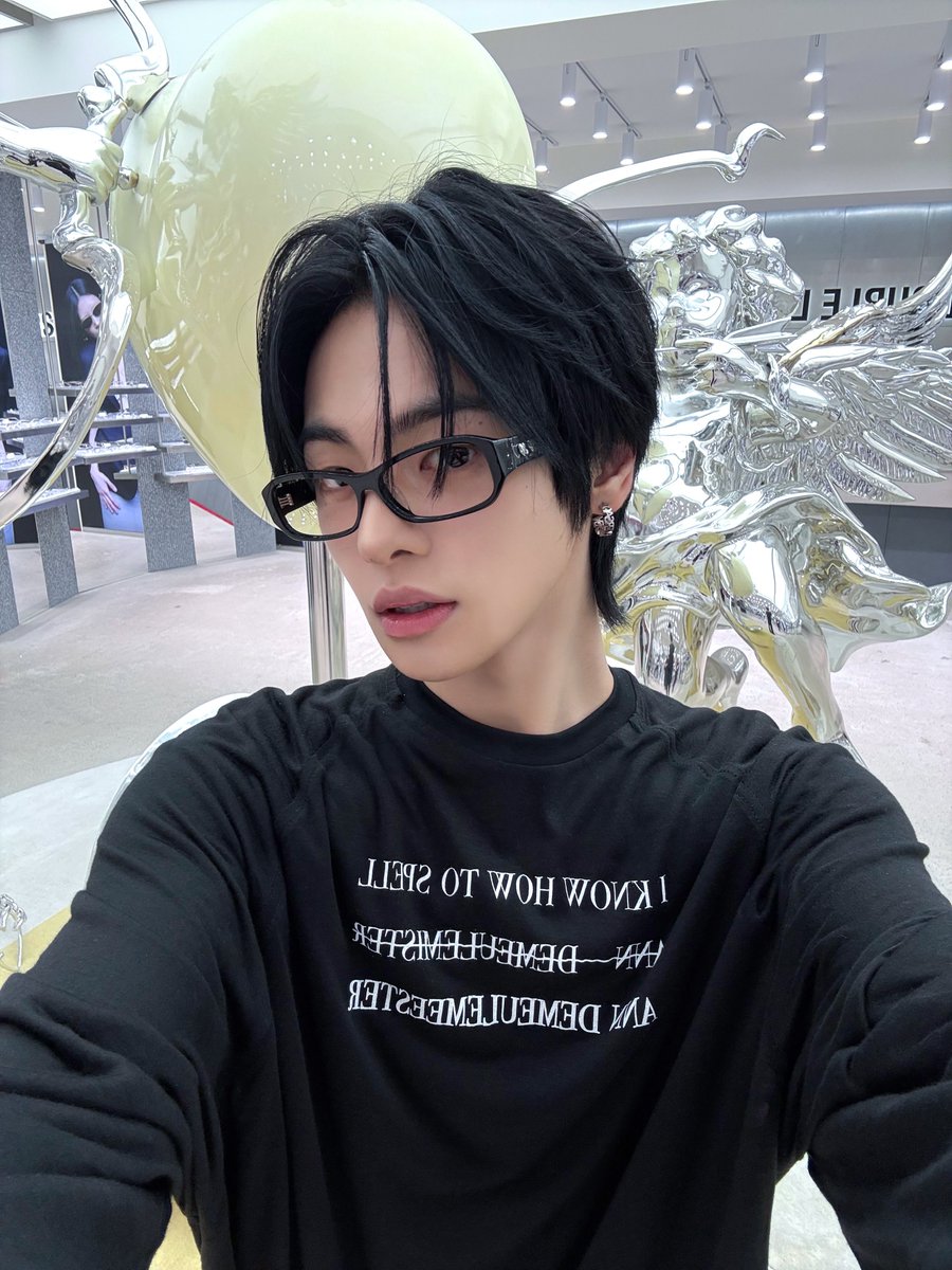 leeleo_ald1's tweet photo. DOUBLE LOVERS X LEO

#LEELEO #이리오 #イリオ https://t.co/lmYbjbO0ic