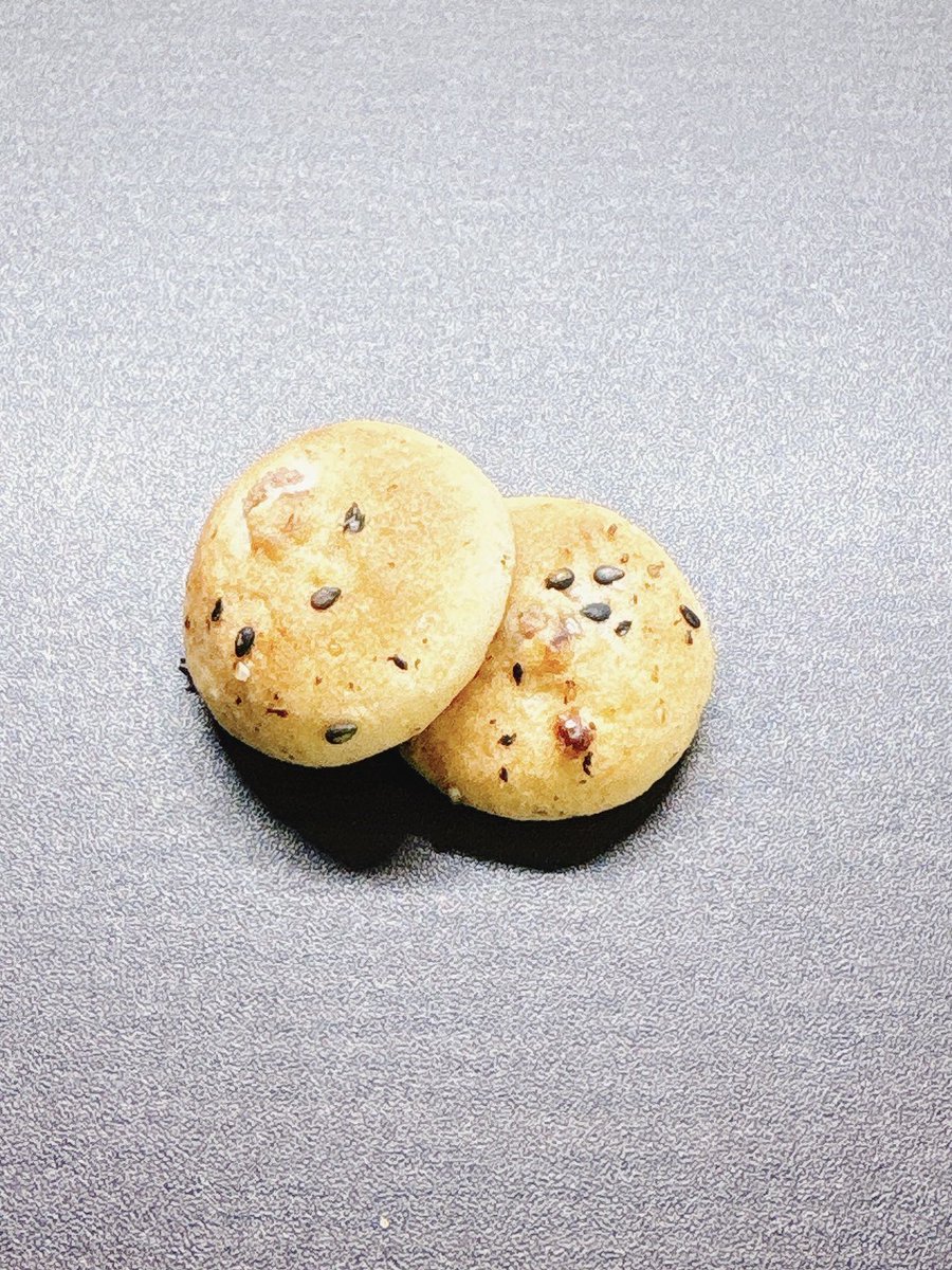 teao_ten's tweet photo. 本当にもちもちでした。ちょっとだけんエタノール臭。保存料かな？　お酒好きな人はむしろうれしいかも？ https://t.co/pRcLoniavM